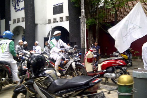 FPI Demo Pelantikan Ahok - JPNN.COM