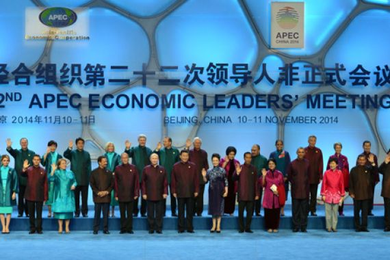 Jokowi Dapat Tempat Kehormatan saat Sesi Foto Pemimpin APEC 2014 - JPNN.COM