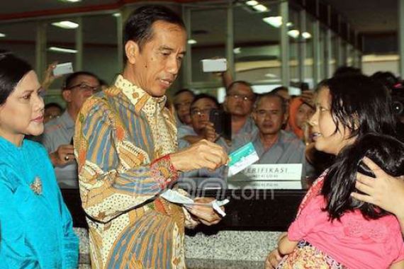 Kartu Sakti Jadi Titik Lemah Pemerintahan Jokowi - JPNN.COM