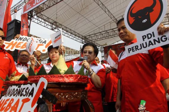 2 Pilihan Kader PDIP, Kritik BBM Naik atau Dipecat - JPNN.COM