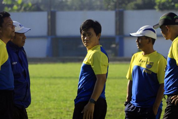 Kuartet Asisten Pelatih Persib Bakal Dipertahankan - JPNN.COM