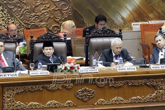 DPR Mulai Gulirkan Interpelasi Jokowi, 4 Fraksi Siap Beraksi - JPNN.COM