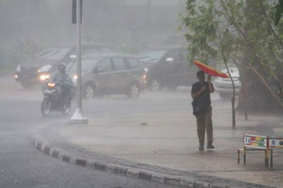Hujan Guyur Jakarta, Ini Imbauan dari Polda Metro - JPNN.COM