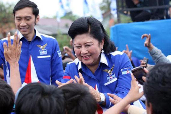 Ibas Halangi Wartawan saat Hendak Wawancarai SBY - JPNN.COM