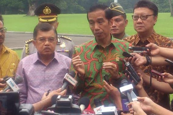 Jokowi Teleconference dengan TKI di 8 Negara - JPNN.COM