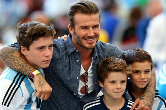 Jemput Anak, David Beckham Kecelakaan Mobil - JPNN.COM