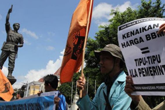 Demo di Istana, KAMMI: Kenapa Pak Jokowi Bohongi Rakyat - JPNN.COM