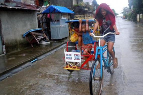 Topan Hagupit Mulai Hancurkan Filipina, Jutaan Warga Terancam - JPNN.COM