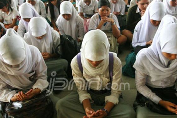 FSGI: Doa di Sekolah Pakai Bahasa Indonesia Saja - JPNN.COM