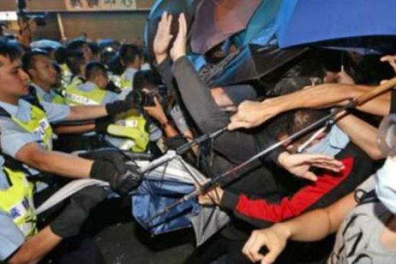 Polisi Hong Kong Mulai Ofensif, 200 Aktivis Diciduk - JPNN.COM
