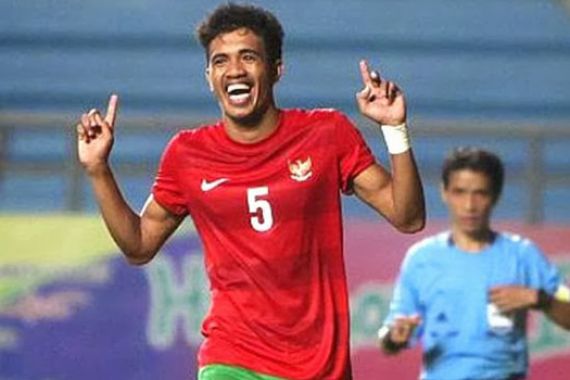 Alvin Tuasalamony Belum Terima Gaji Empat Bulan dari Persebaya - JPNN.COM