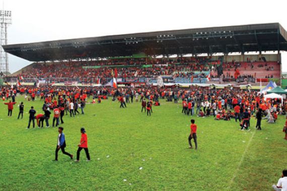 The Jakmania Pesta di Stadion Lebak Bulus Sebelum Digusur - JPNN.COM