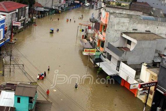 Banjir Putus Akses Jalan Utama di Bandung - JPNN.COM