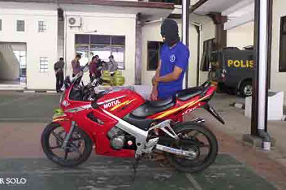 Bermodalkan Motor Sport Lawas, Biker Ini Memperdaya Siswi SMP - JPNN.COM