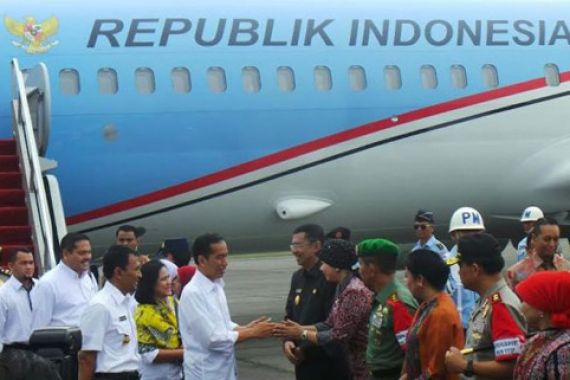 Jokowi Bareng Eks Koruptor di Pesawat Kepresidenan Dinilai tak Etis - JPNN.COM