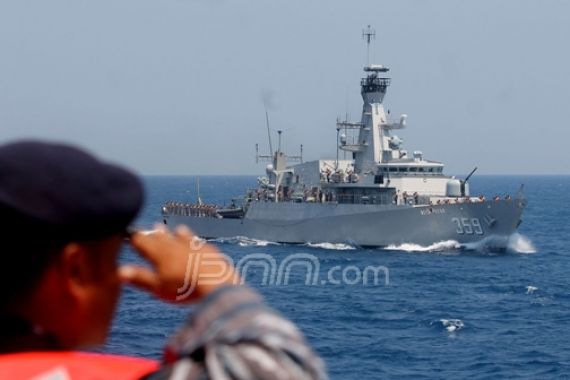 6 Kapal Asing Bergabung 12 KRI Cari AirAsia QZ8501 - JPNN.COM