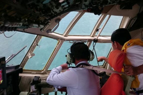 Pantauan Lokasi Jatuhnya AirAsia, Jokowi: Ombaknya Sangat Besar - JPNN.COM