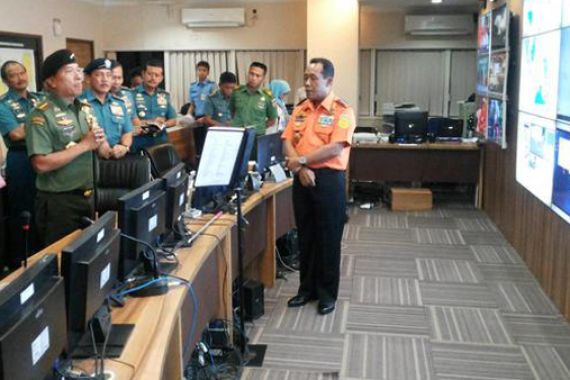 Panglima TNI Terjunkan Pasukan Katak ke Lokasi Jatuhnya AirAsia - JPNN.COM