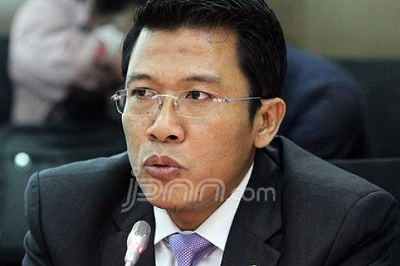 Misbakhun Yakin Pemerintah Turunkan BBM karena Takut Interpelasi - JPNN.COM