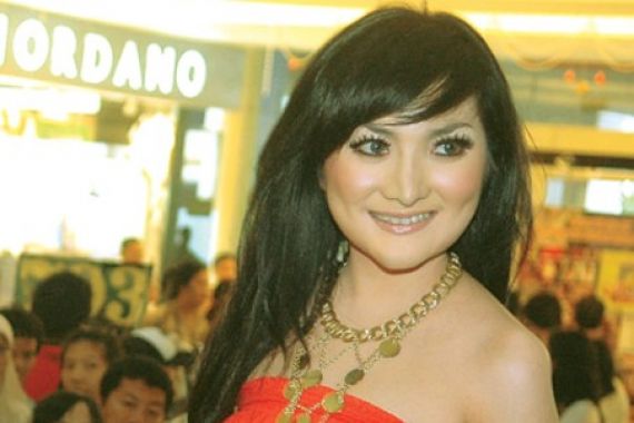 Di Klub Malam, Kiki Amalia Dibayar Tiga Digit - JPNN.COM