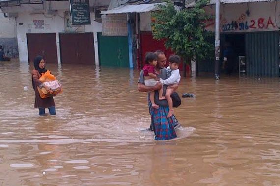Banjir Terjang Empat Kecamatan - JPNN.COM
