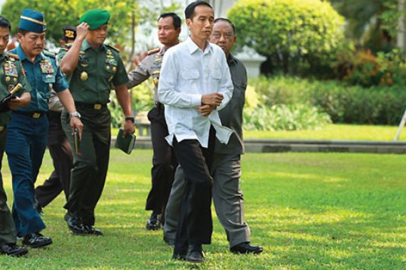 Ke Tanah Abang, Jokowi Persilakan Pedagang Memotretnya dari Jarak Dekat - JPNN.COM