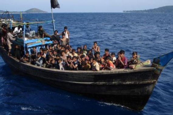Jago Jinakkan Ombak, Manusia Perahu Siap Bantu, Ini Caranya - JPNN.COM