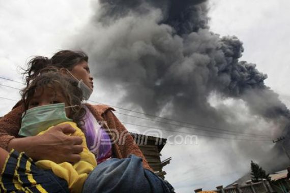 Gunung Sinabung Meletus Lagi Minggu Pagi - JPNN.COM