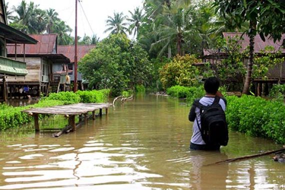 150 Rumah Terendam Banjir Kiriman - JPNN.COM