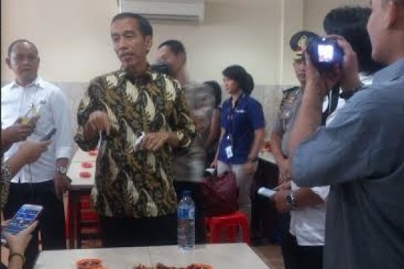 Presiden Makan Siang Bareng Wartawan Istana Negara - JPNN.COM