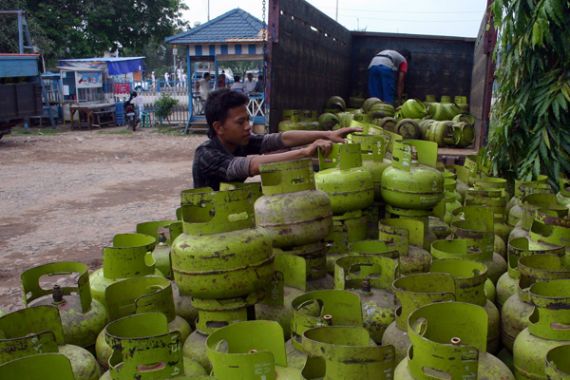 Distribusi LPG 3 Kg, Pengamat: Bagus di Atas Kertas, Mandul di Lapangan - JPNN.COM