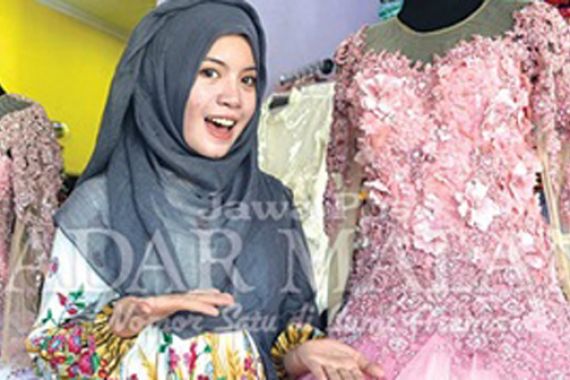 Model Sekaligus Desainer Muda, Karyanya Jadi Langganan Pejabat - JPNN.COM