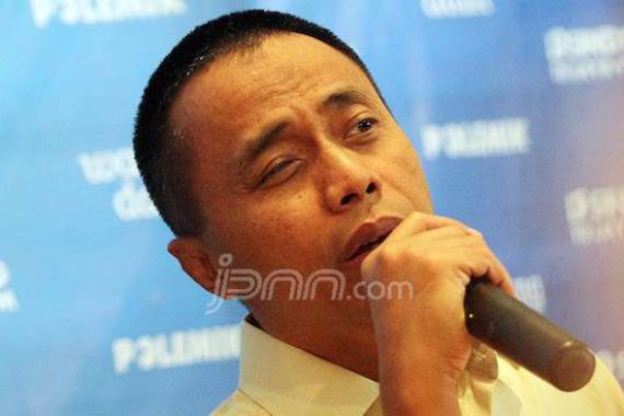 Dradjad Sebut Demokrat Partai Sempalan, Max Sopacua Protes - JPNN.COM