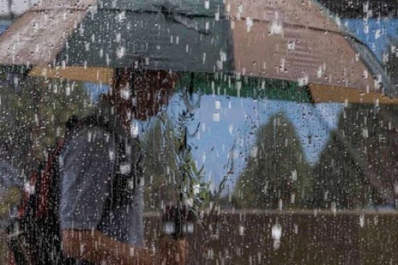 Peringatan Dini Cuaca Jabodetabek, BMKG: Hujan Lebat Disertai Petir - JPNN.COM