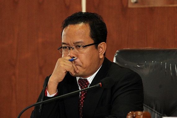 Ketua KPU Kubu Raya Kena Sanksi - JPNN.COM