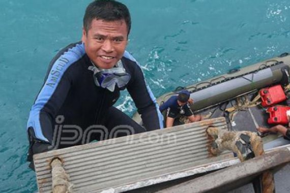 Penyelam Mampu Jangkau Badan Pesawat AirAsia QZ8501 - JPNN.COM