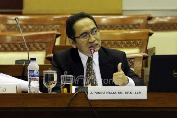 Wakil Ketua KPK Adnan Pandu Dilaporkan ke Bareskrim - JPNN.COM