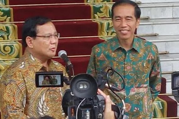 Prabowo Minta Jokowi Pakai Baju Pencak Silat - JPNN.COM