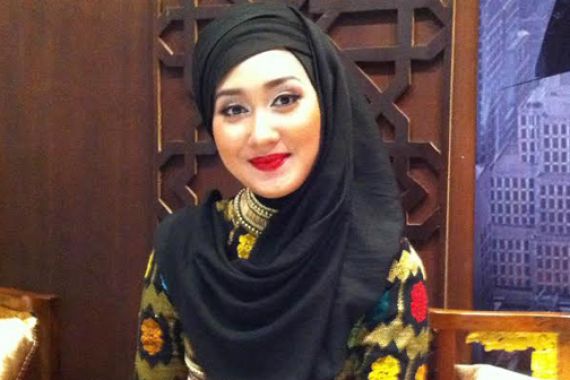 Perjuangan Dian Pelangi Ubah Pandangan Negatif Islam Lewat Fashion - JPNN.COM