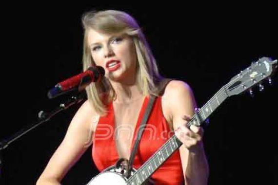 Diancam Foto Panasnya Disebar Peretas, Taylor Swift: Kalian Senang Kan - JPNN.COM
