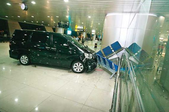 Pengakuan Sopir Alphard yang Menyeruduk di Bandara Juanda - JPNN.COM