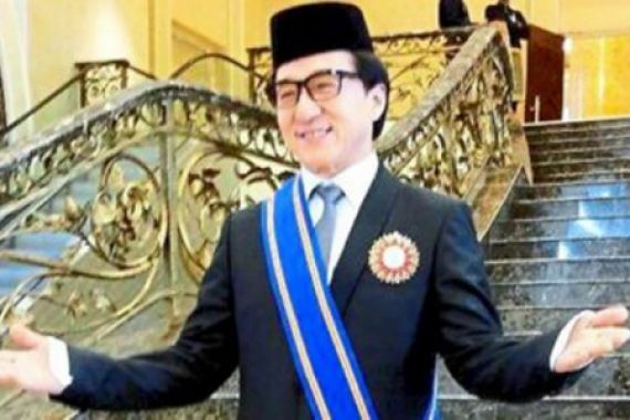 Malaysia Anugerahi Jackie Chan Gelar Panglima Mahkota Wilayah - JPNN.COM