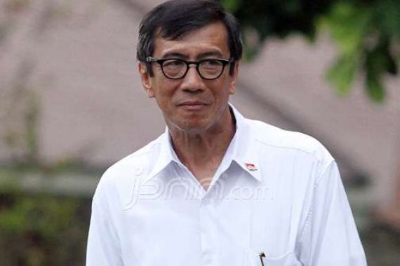 Yasonna Serukan Labora Sitorus Menyerahkan Diri - JPNN.COM