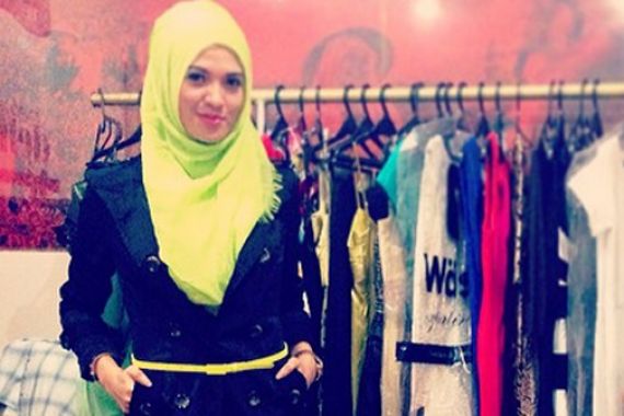 Ketika Hijab Menjadi Tren, Biduanita Cantik Ini pun Menutup Aurat - JPNN.COM