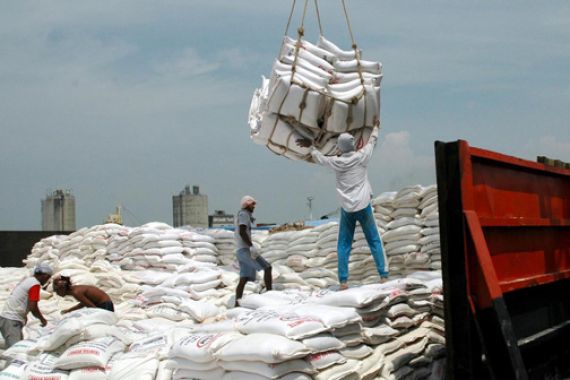 Pupuk Subsidi Langka, Satu Sak Tembus Rp 140 Ribu - JPNN.COM