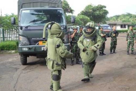 TNI Sukses Jinakkan Bom di TMII - JPNN.COM