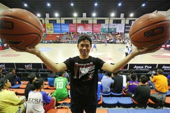 Suhadi, si Gila Basket Pemilik Hi-Test Arena Batam - JPNN.COM