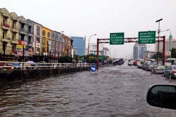 Soal Banjir, Ahok Menantang Siapapun yang Lebih Pintar - JPNN.COM