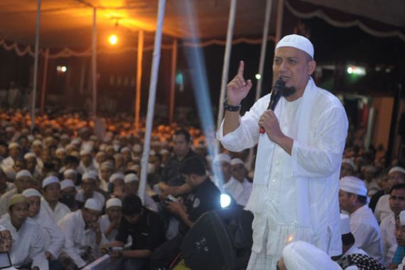 Kampung Majelis Az Zikra Diserbu, Ini Reaksi Ustaz Arifin Ilham - JPNN.COM