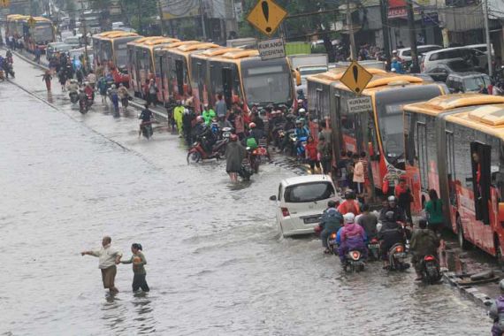 Duhâ€¦ Hujan Lagi, Jakarta Banjir Lagi - JPNN.COM